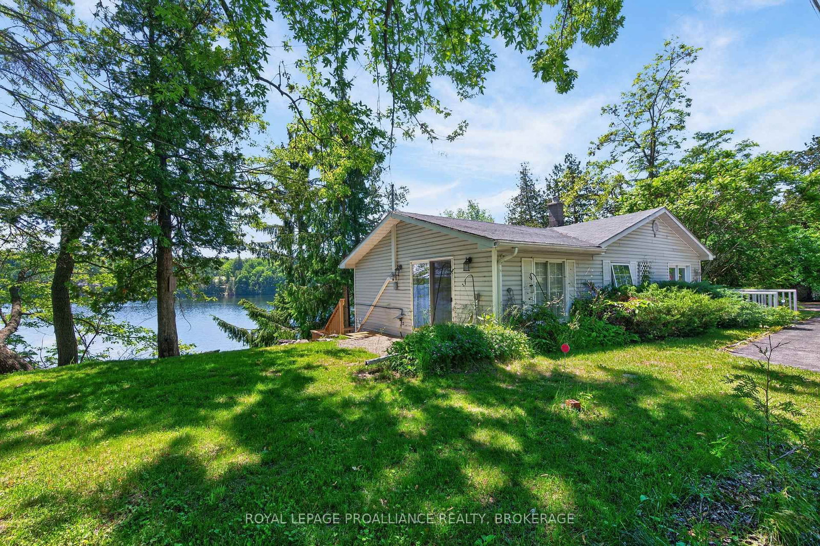 4670 Clearwater Road • Sydenham, ON photo 4