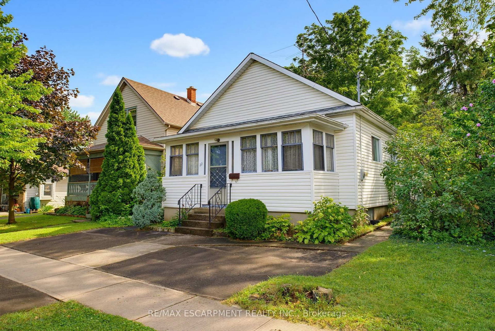 22 Mildred Avenue • St. Catharines, ON photo 4