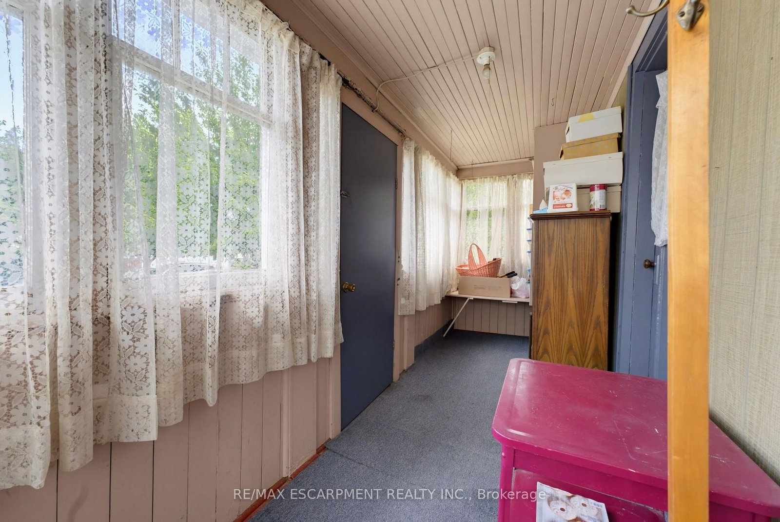 22 Mildred Avenue • St. Catharines, ON photo 6