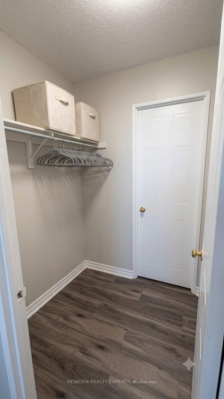 405-18 Holborn Crt, Kitchener, view 20