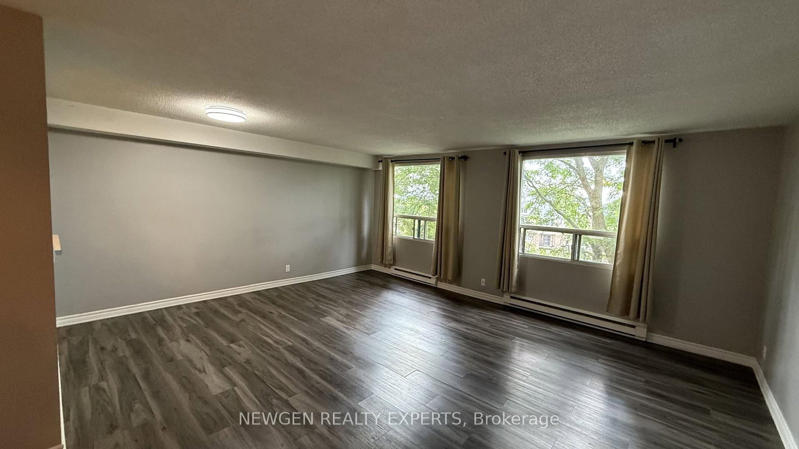 405-18 Holborn Crt, Kitchener, view 8