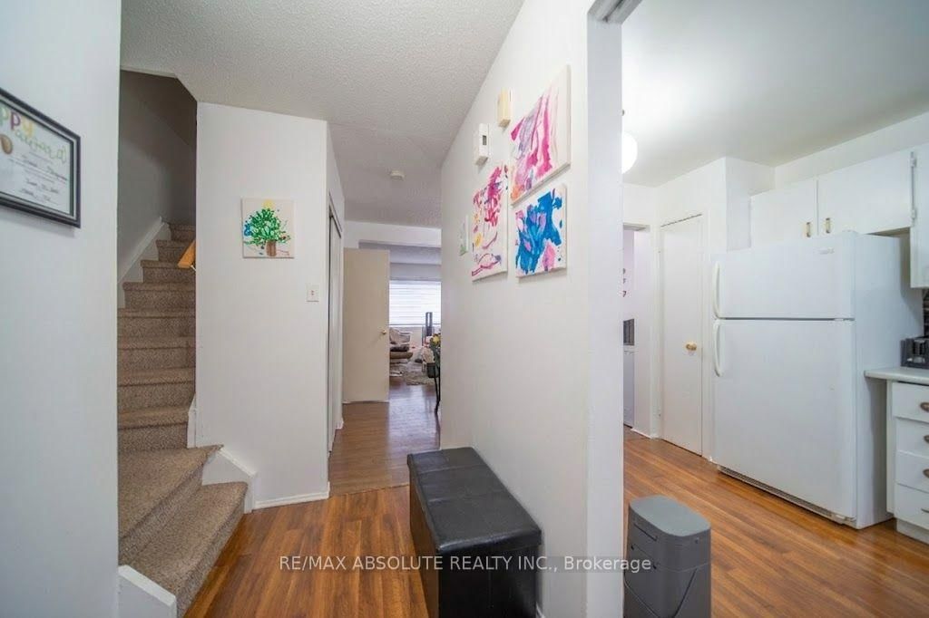 16 A Knollsbrook Drive • Ottawa, ON photo 4