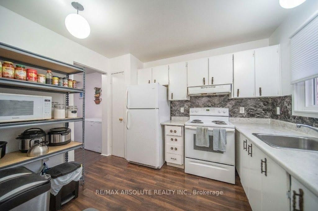 16 A Knollsbrook Drive • Ottawa, ON photo 6