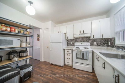 16 A Knollsbrook Drive • Ottawa, ON photo 6