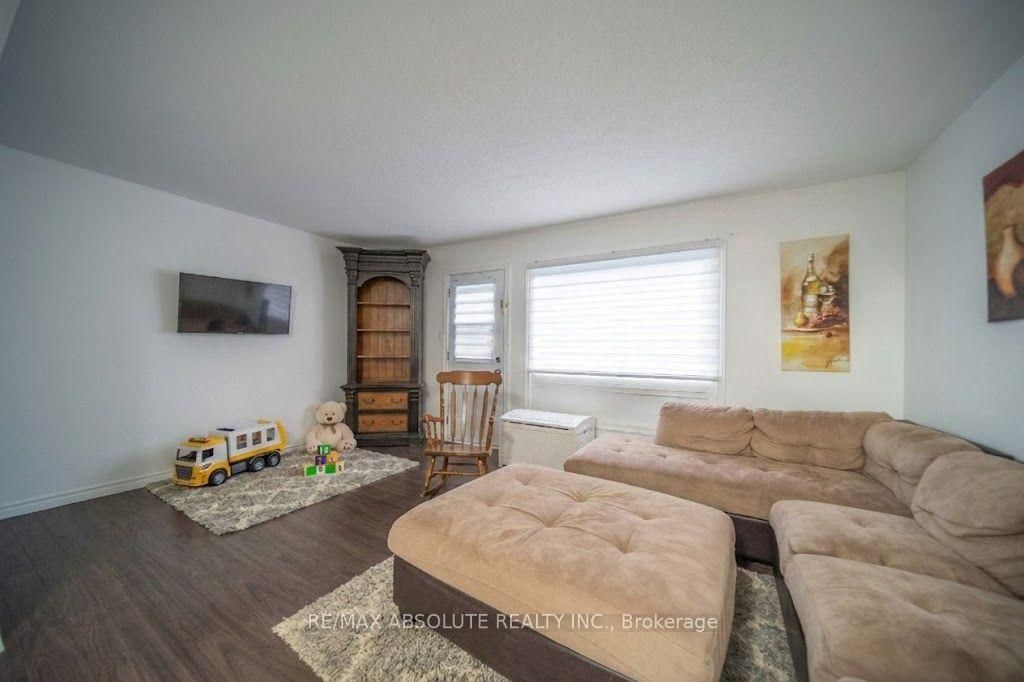 16 A Knollsbrook Drive • Ottawa, ON photo 8