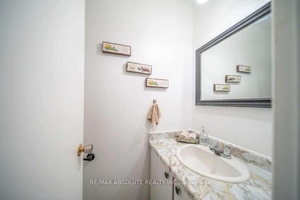 16 A Knollsbrook Drive • Ottawa, ON photo 9