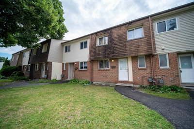 30 E Sonnet Crescent • Ottawa, ON photo 2