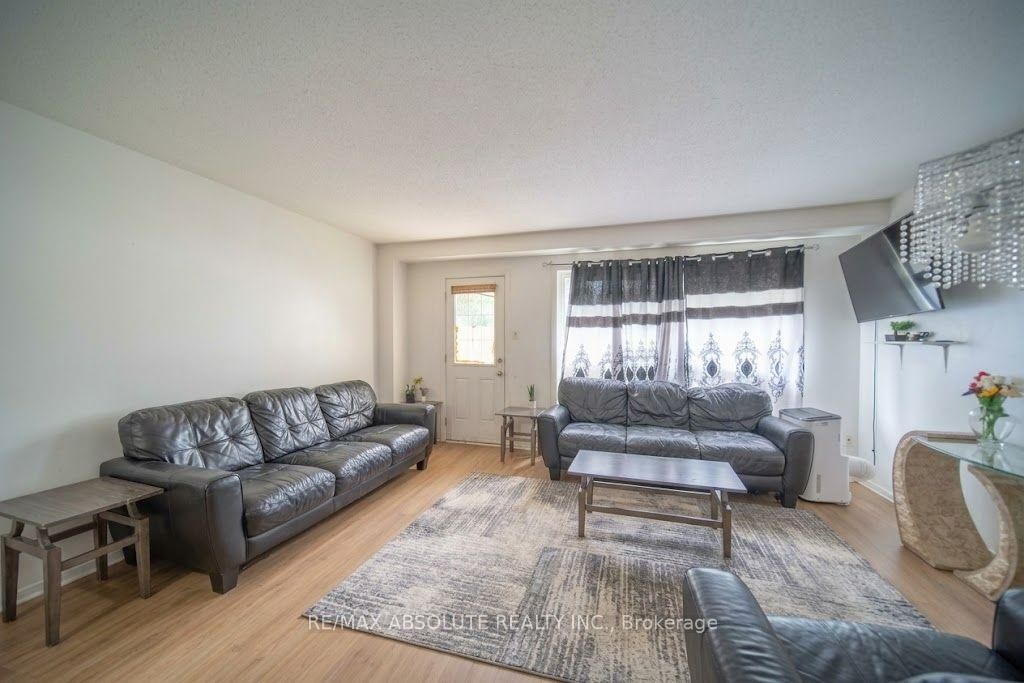 30 E Sonnet Crescent • Ottawa, ON photo 3
