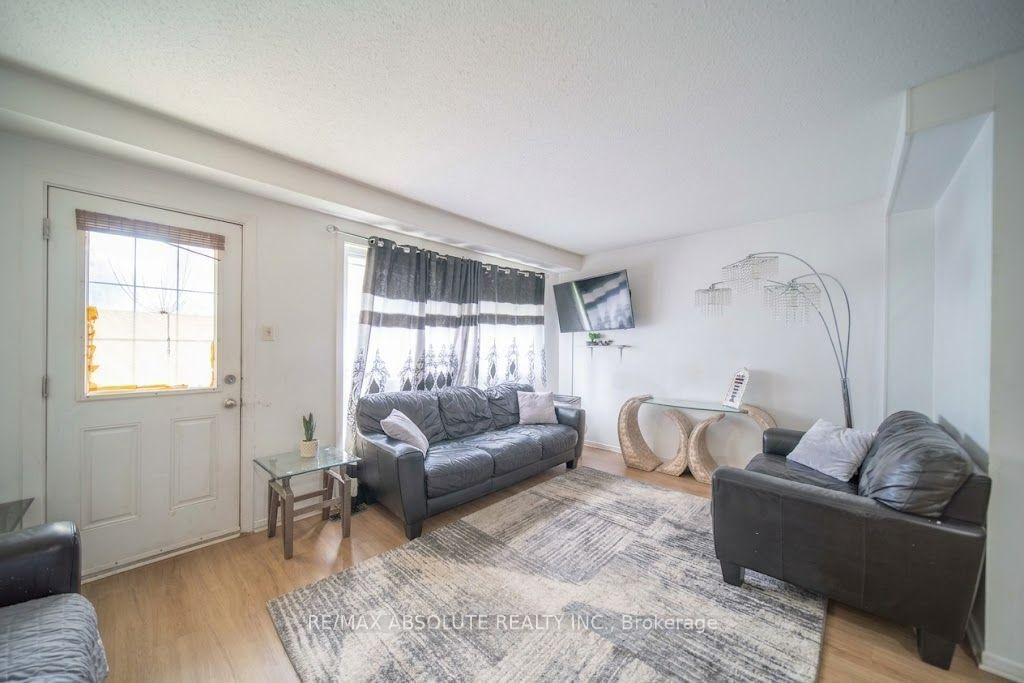 30 E Sonnet Crescent • Ottawa, ON photo 4