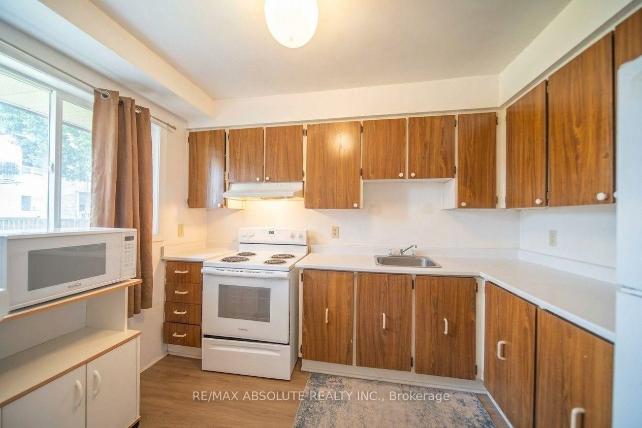 30 E Sonnet Crescent • Ottawa, ON photo 8