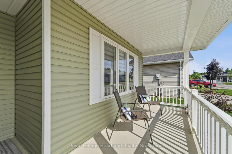 5 SWEETWATER Drive N
