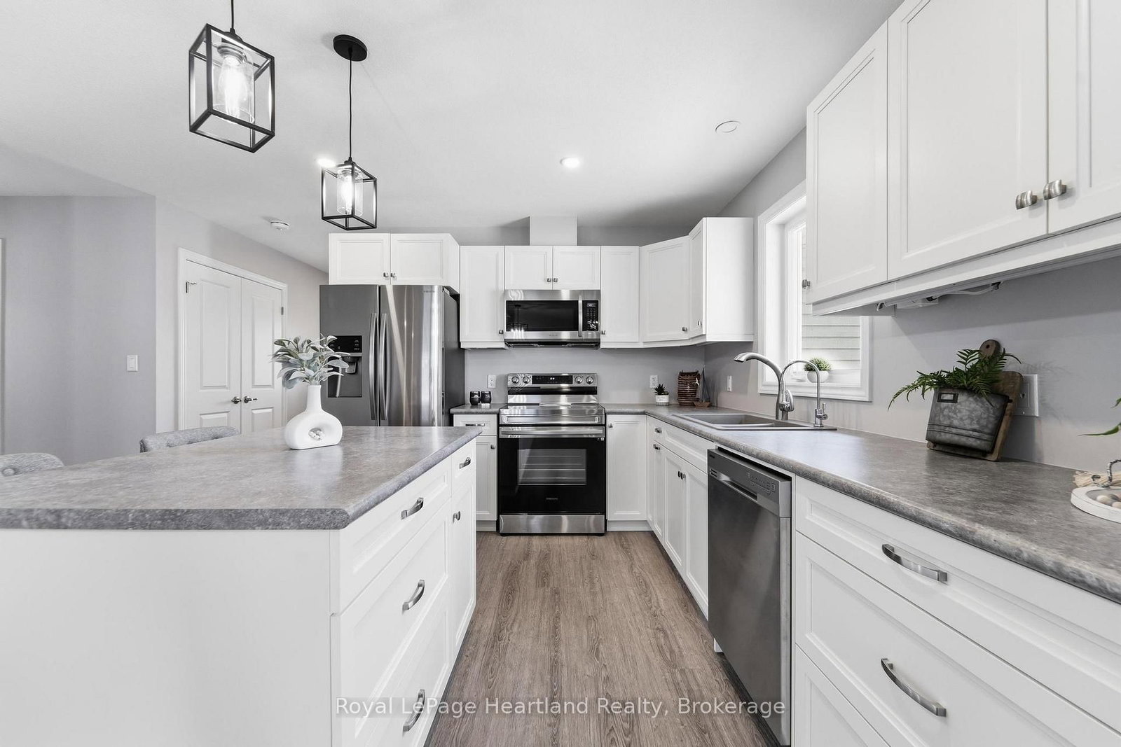 5 SWEETWATER Drive N • Ashfield-Colborne-Wawanosh, ON photo 9
