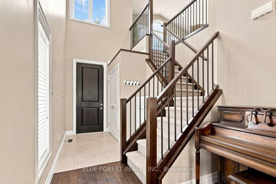 1832 Cherrywood Trail • London North, ON photo 5