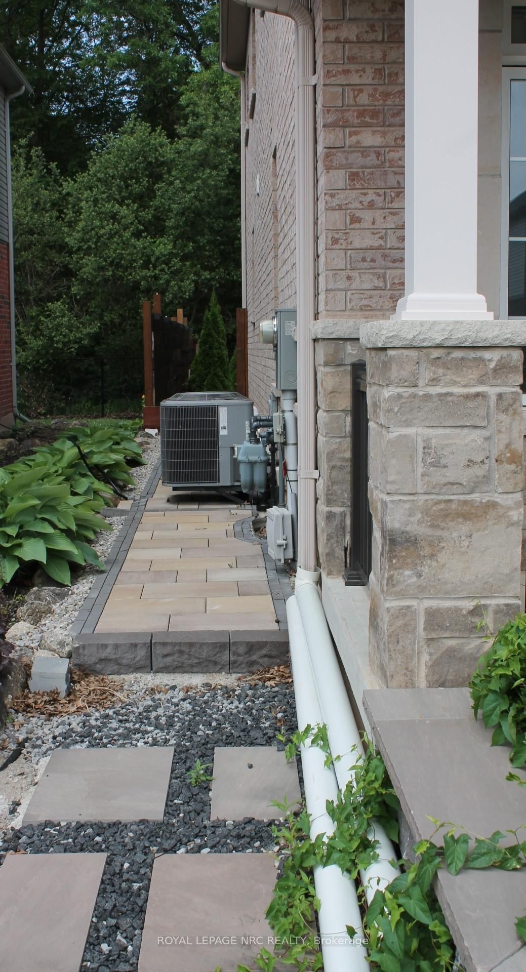 9397 Tallgrass Avenue • Niagara Falls, ON photo 3