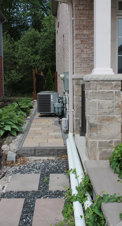 9397 Tallgrass Avenue • Niagara Falls, ON photo 3