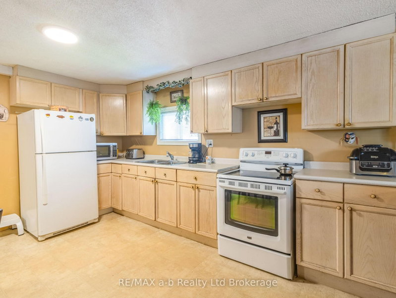 596101 Highway 59 18 Tropicana Cres photo 4