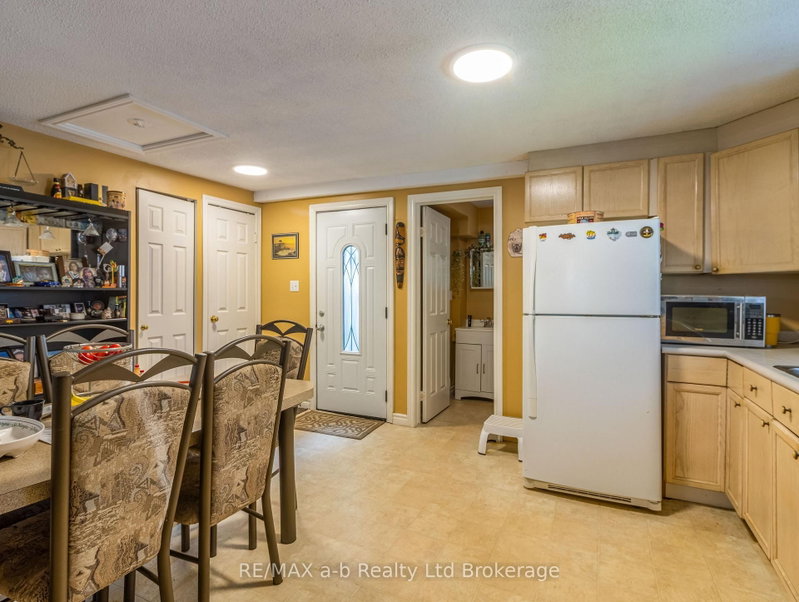 596101 Highway 59 18 Tropicana Cres photo 5