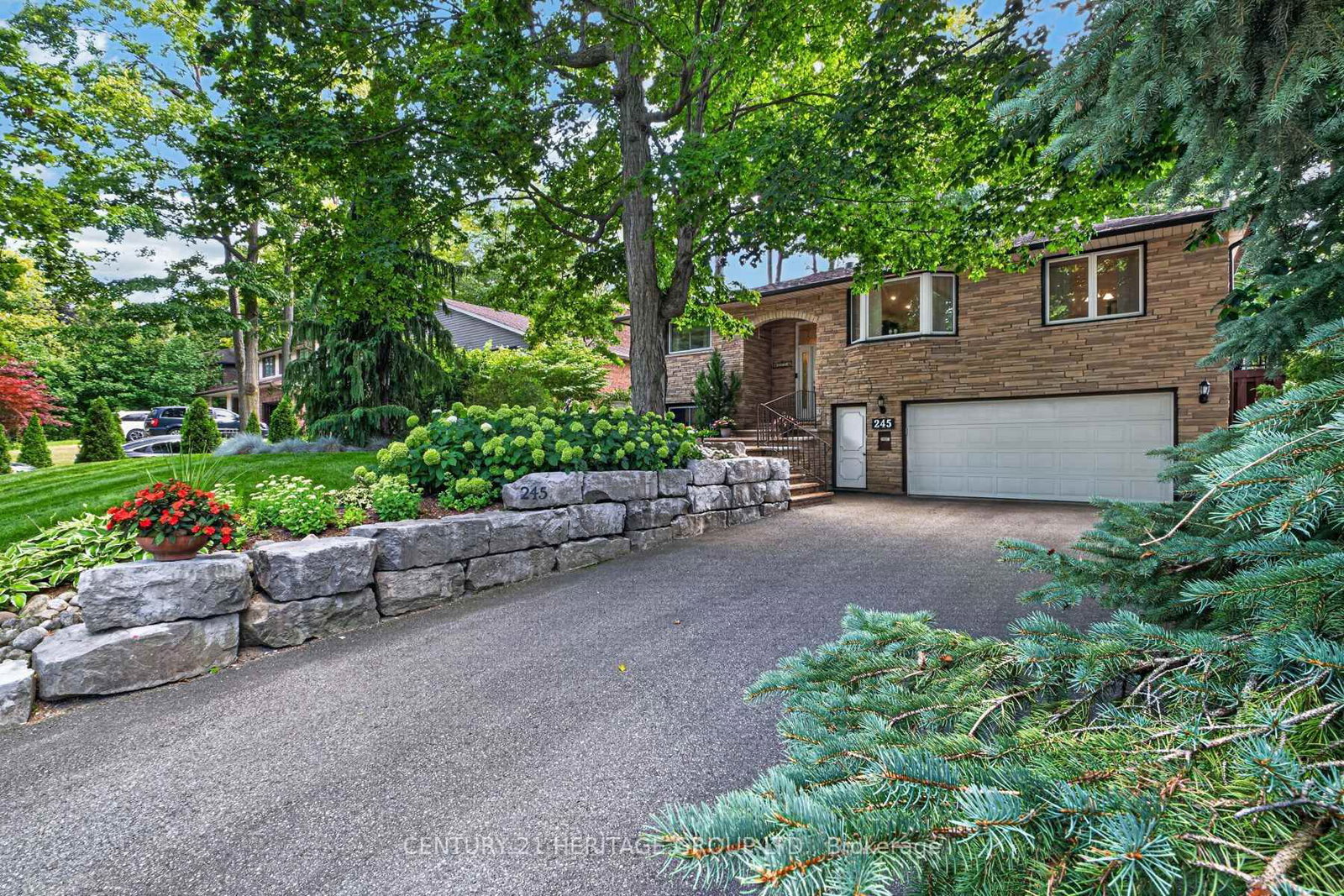 245 Corrie Crescent • Waterloo, ON photo 3
