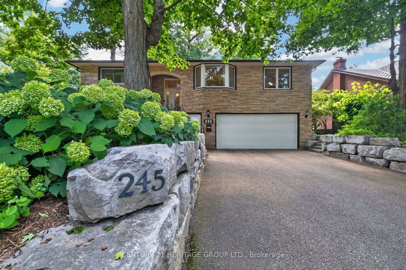 245 Corrie Cres photo 4