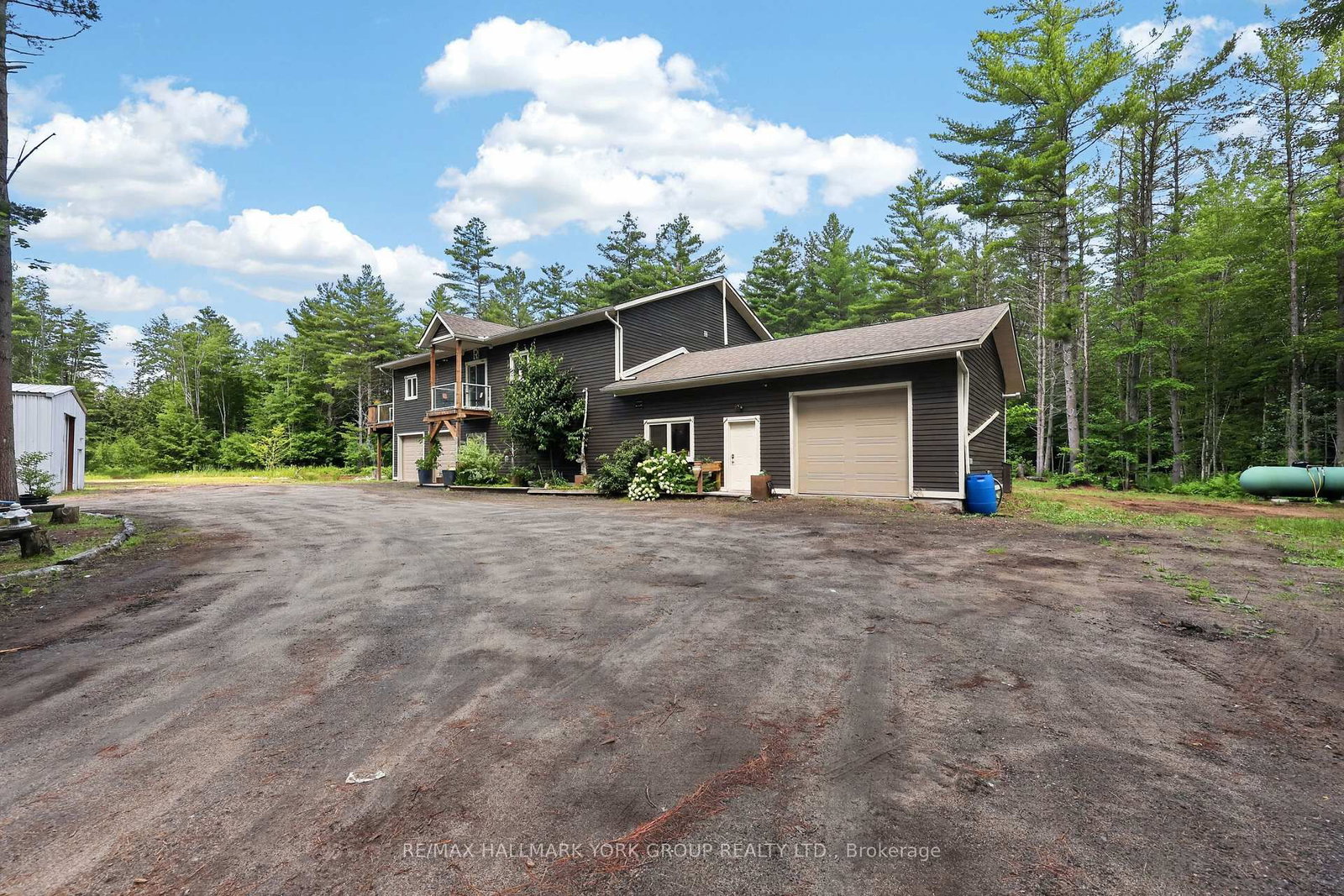 2285 Southwood Road • Gravenhurst, ON photo 2