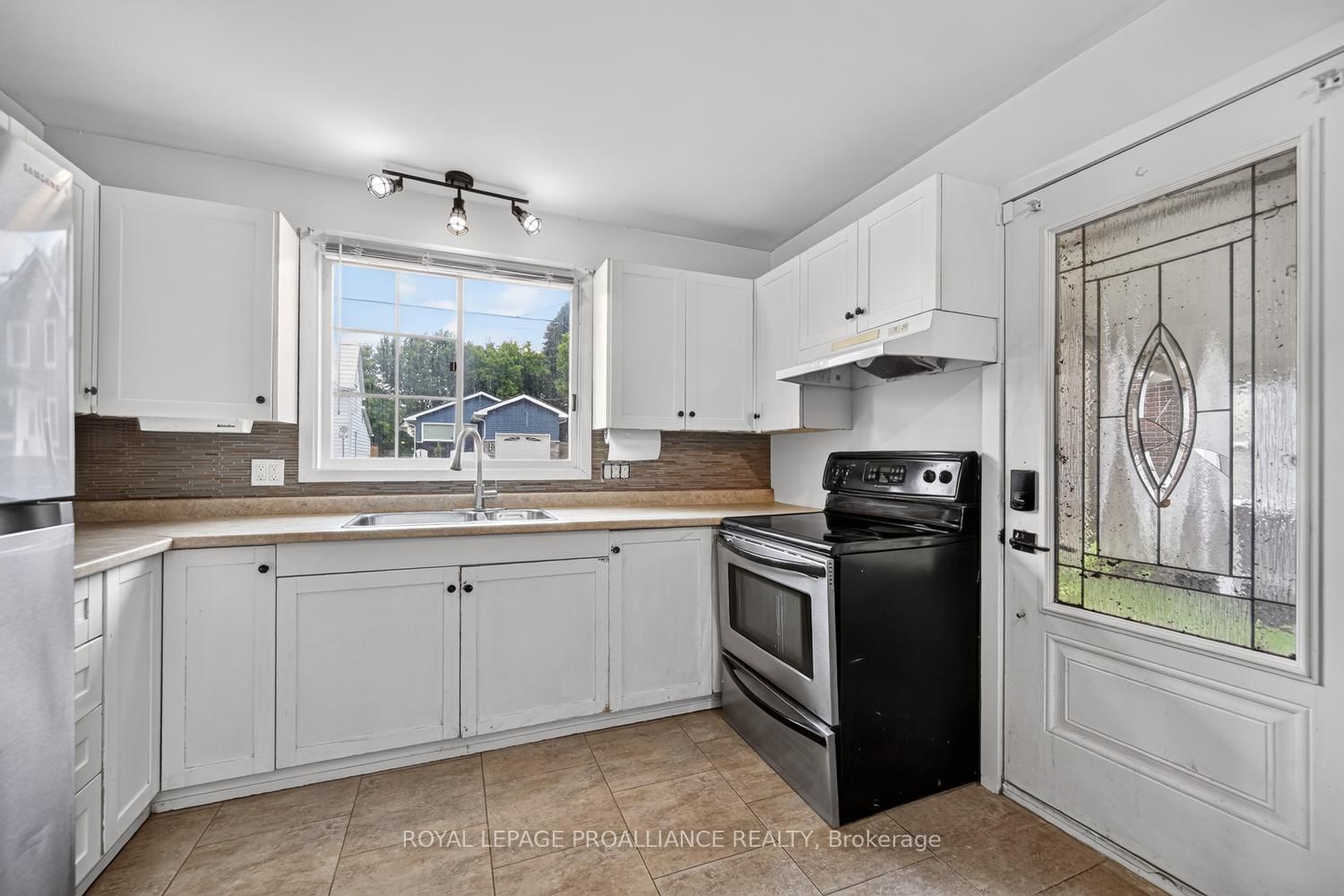 59 Abbott Street • Brockville, ON photo 11