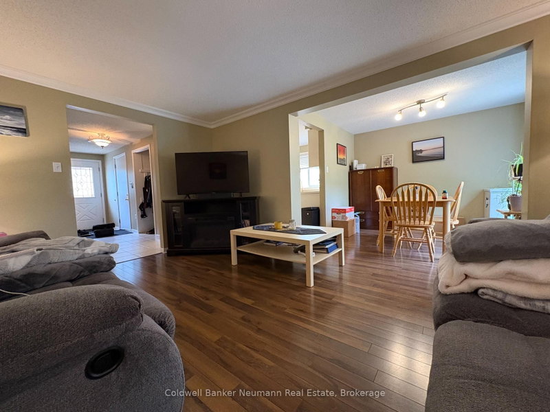 UPPER - 120 Moss Place