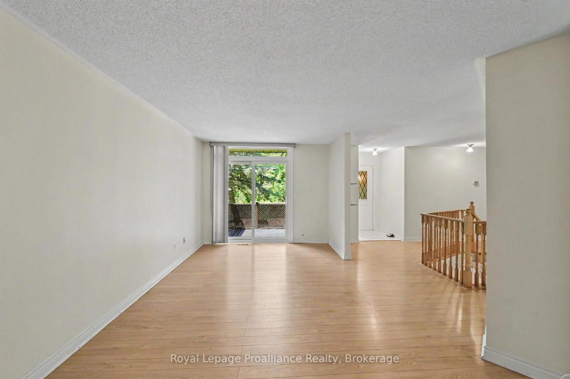 201 - 245 Elgin Street W