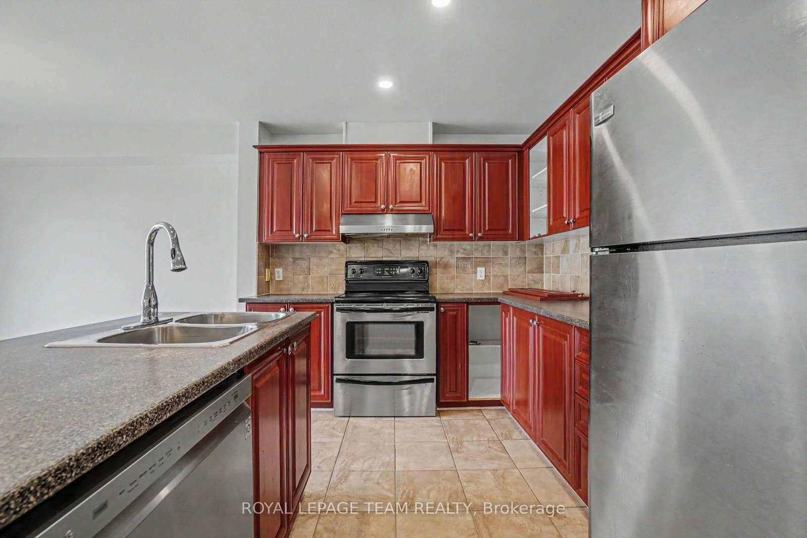 13 Stoneleigh Street • Ottawa, ON photo 10