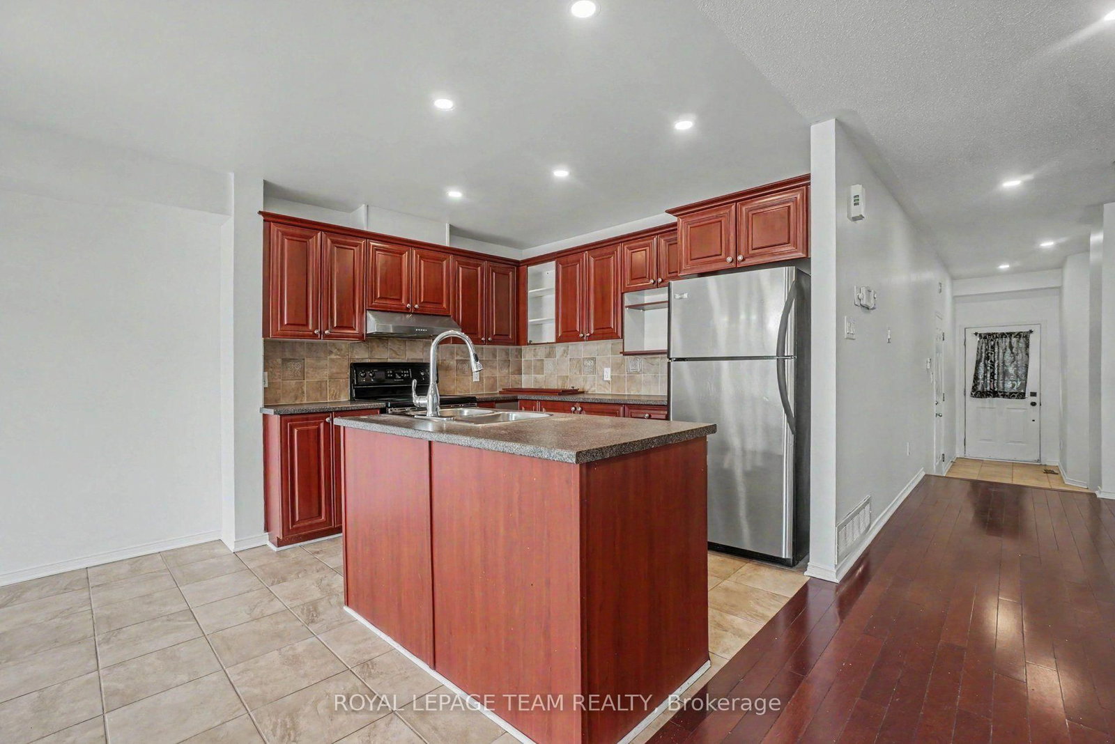 13 Stoneleigh Street • Ottawa, ON photo 12