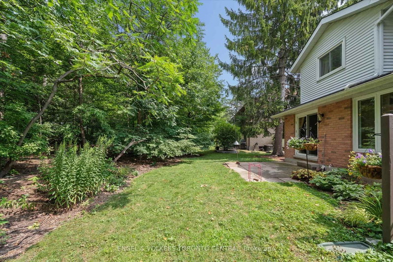 7 - 220 Kingswood Drive