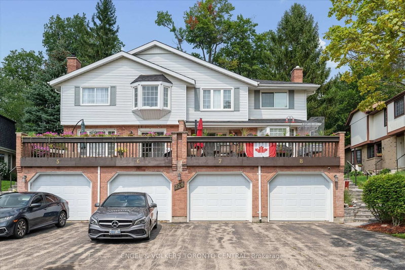 7 - 220 Kingswood Drive