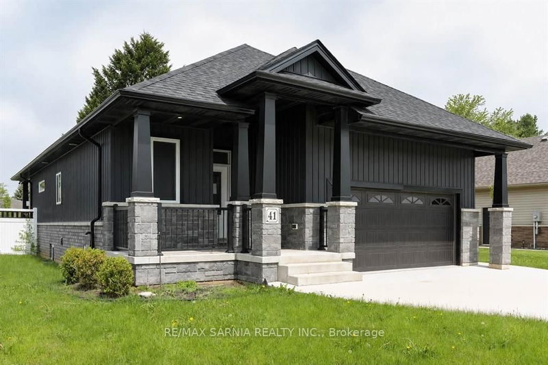 41 Sleepy Meadow Drive W
