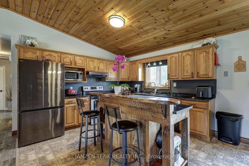 49988 Catherina St photo 4