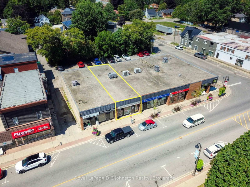 554 Goderich St photo 3
