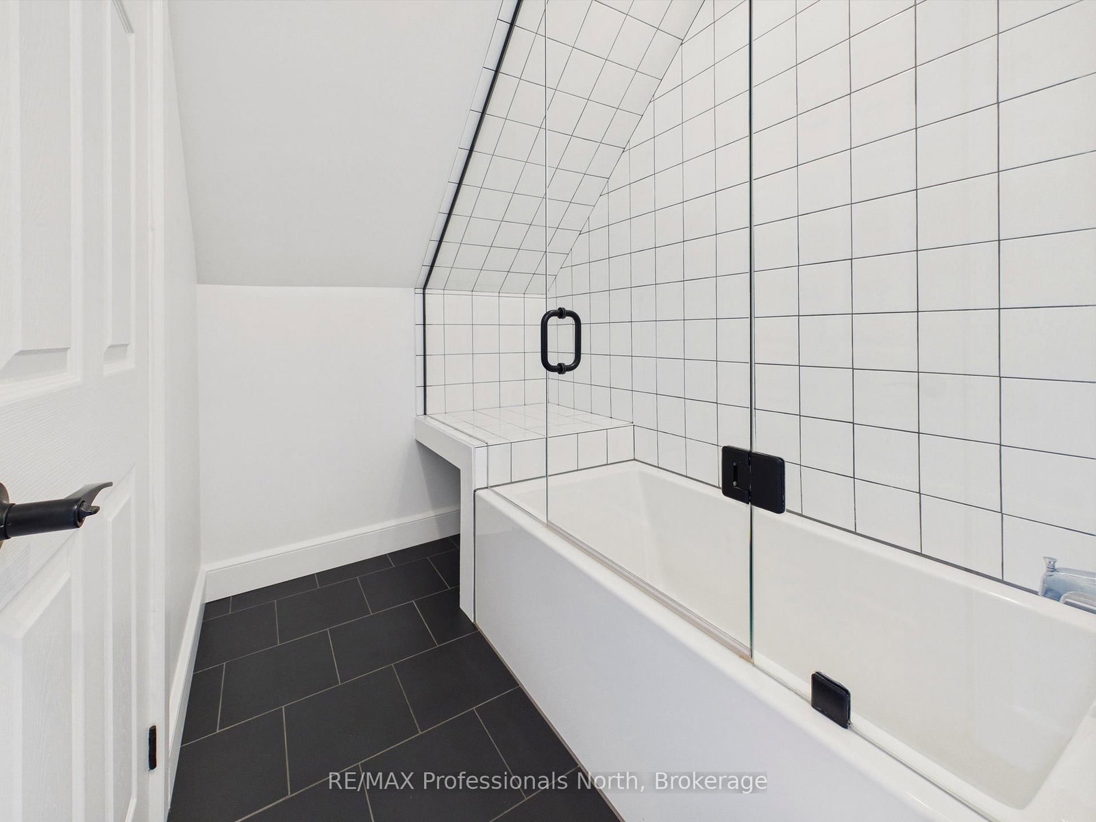 3 Spadina Avenue • Bracebridge, ON photo 18