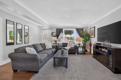 89 Wise Crescent • Hamilton, ON photo 5