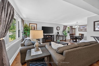 89 Wise Crescent • Hamilton, ON photo 8