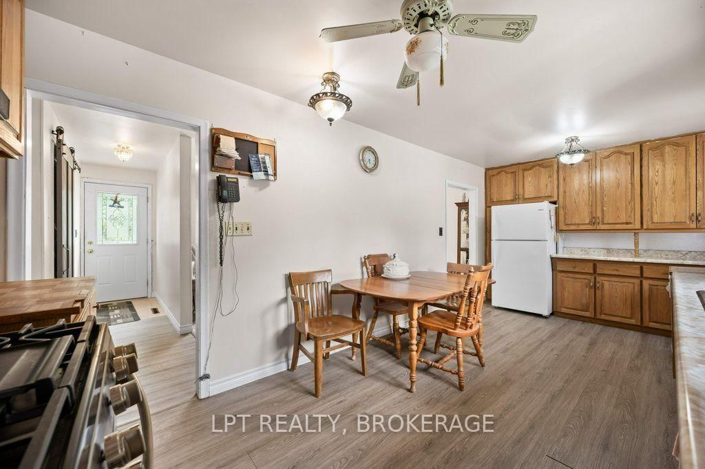 6175 Lakeview Drive • Verona, ON photo 11