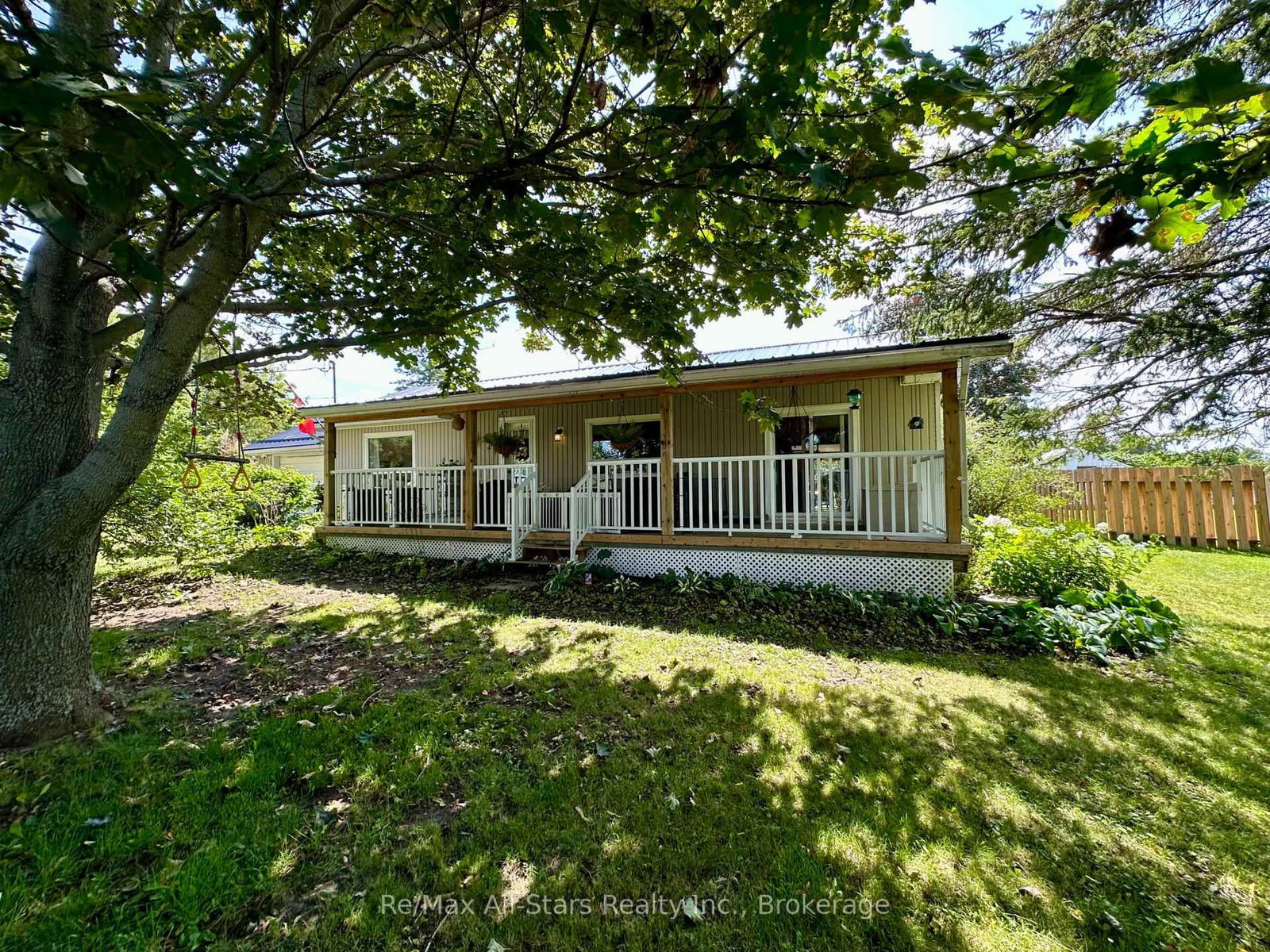 Listing photo 2