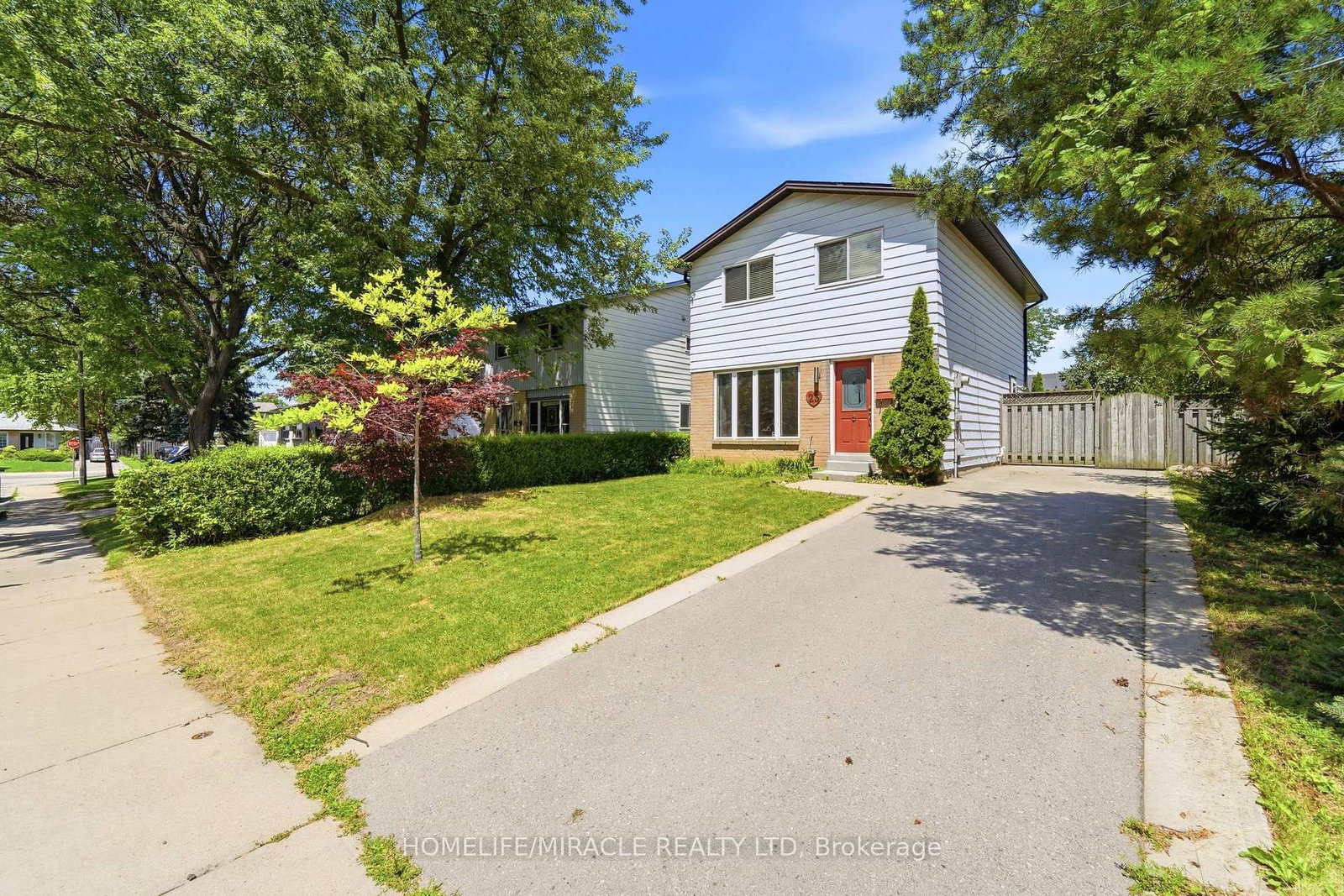 23 Heatherdale Place • Hamilton, ON photo 2