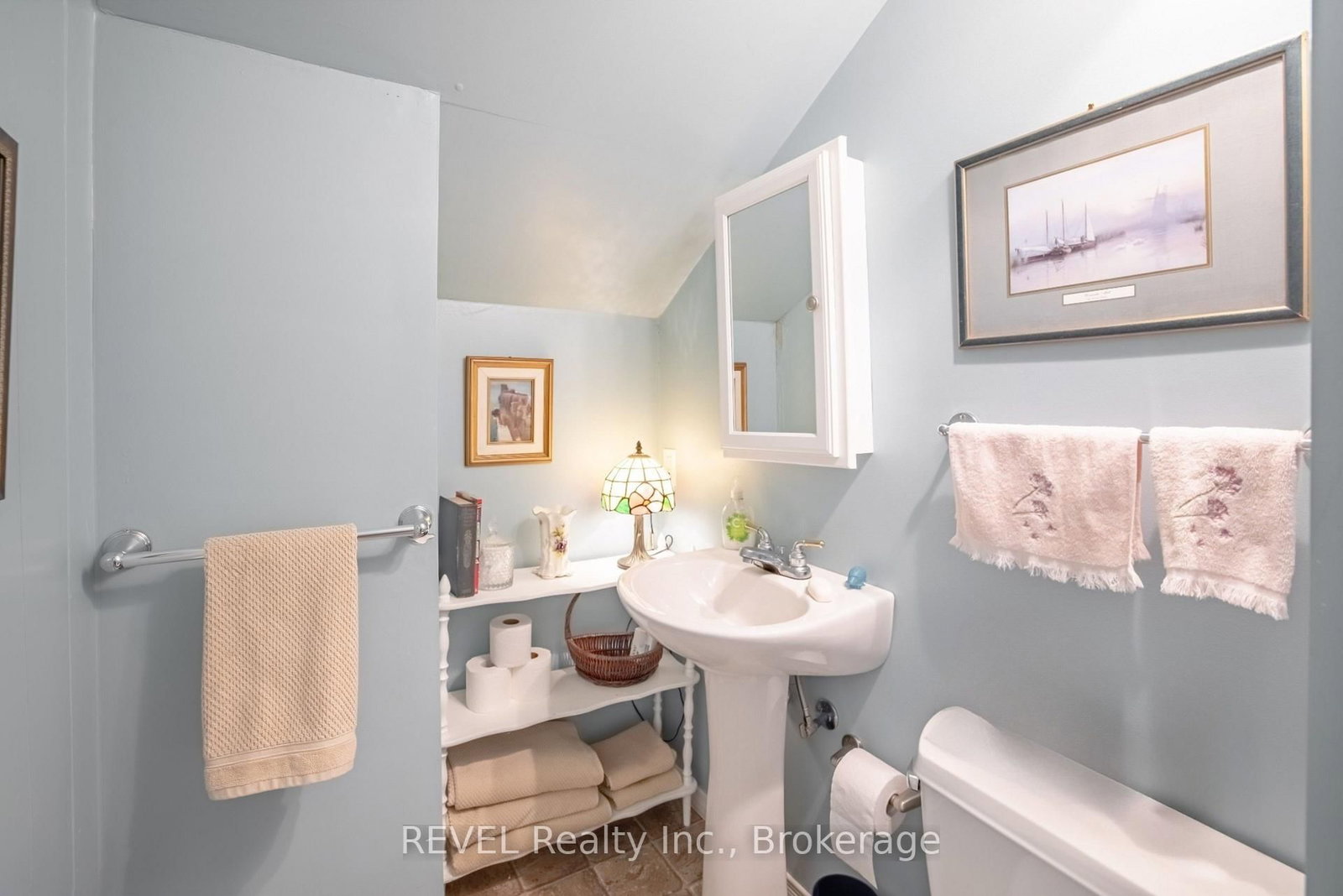 692 Lakeshore Road • Fort Erie, ON photo 18