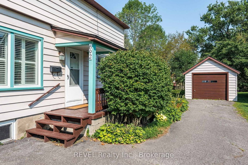 692 Lakeshore Road