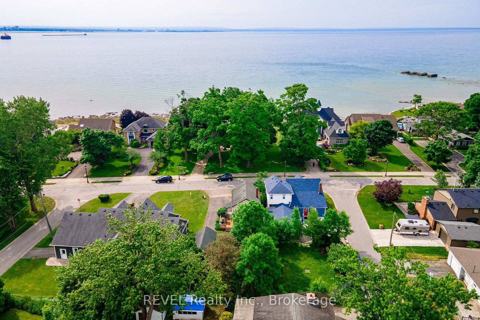 692 Lakeshore Road • Fort Erie, ON photo 26