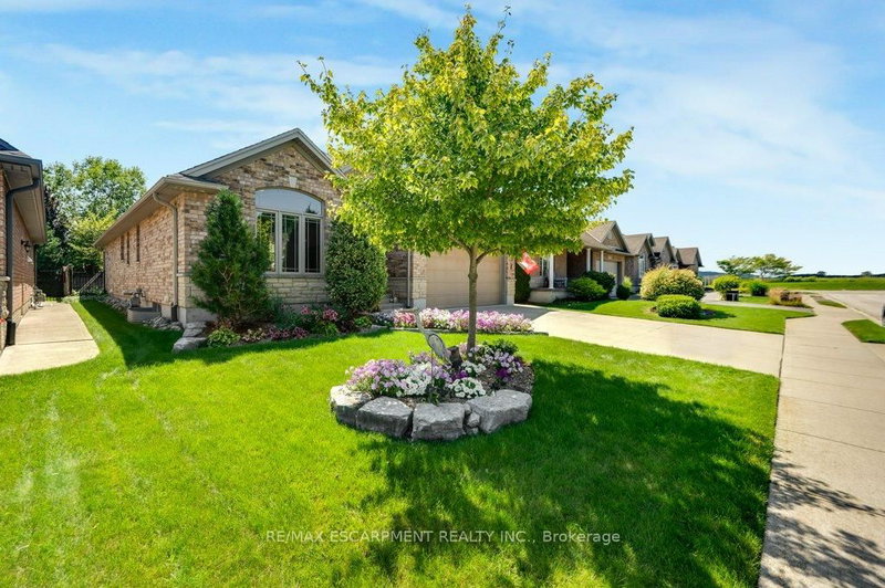 100 Willowdale Crescent