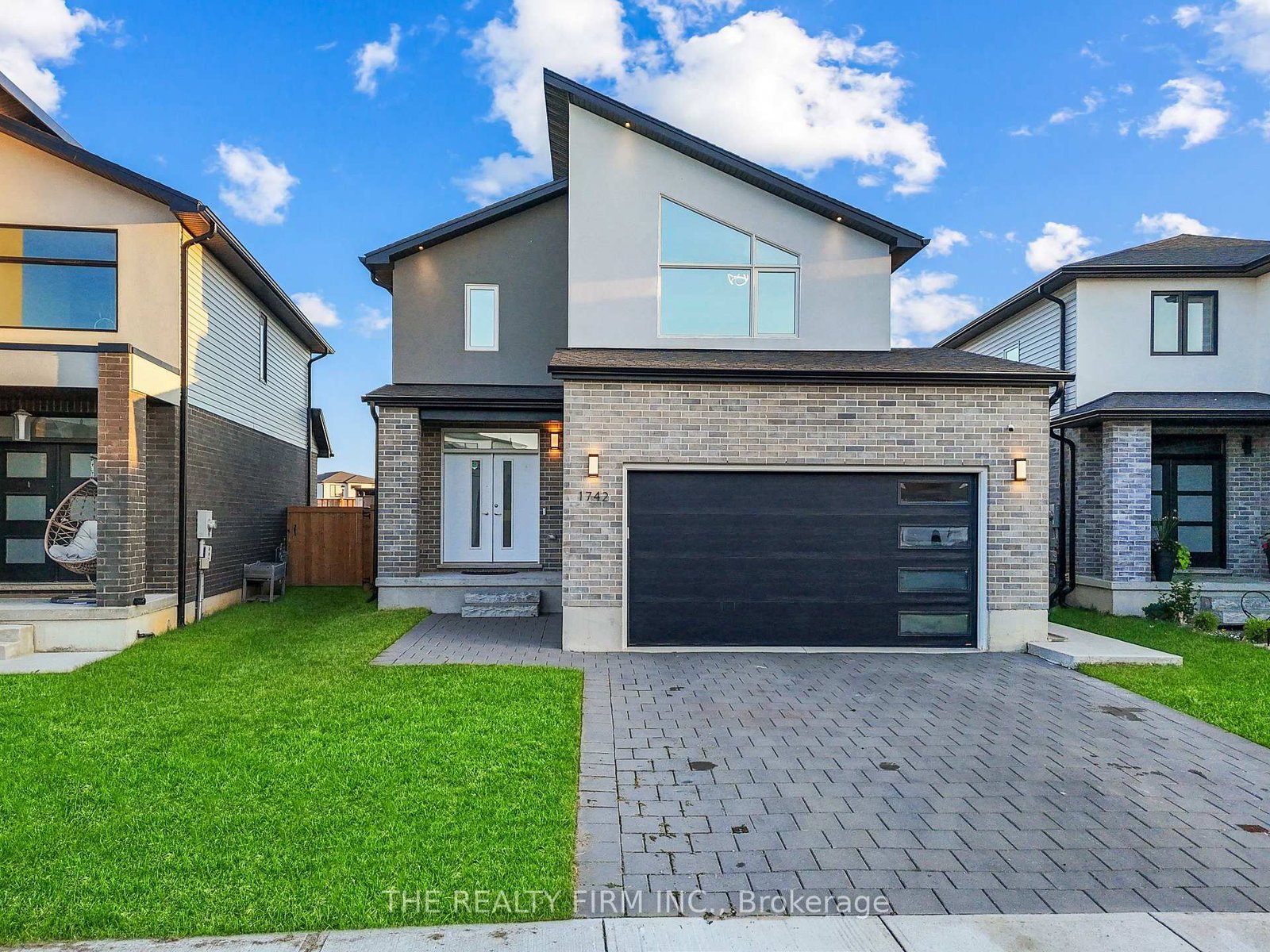 1742 Applerock Avenue, London North