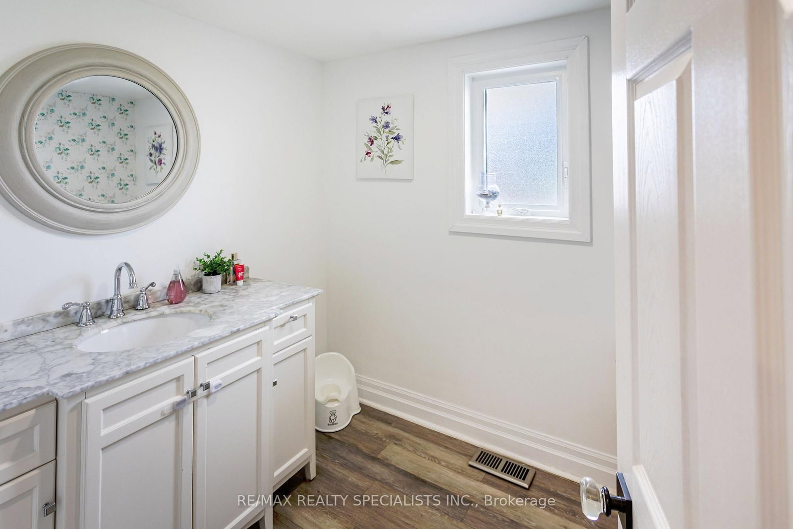 475 Main Street W • Grimsby, ON photo 13
