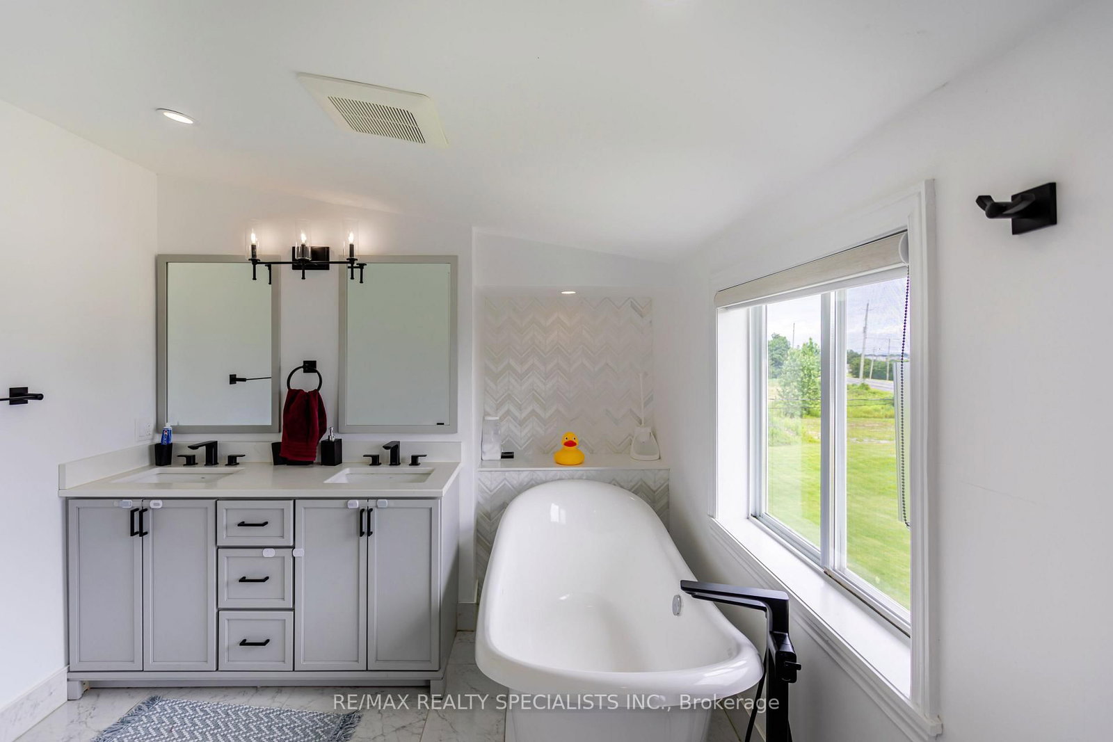 475 Main Street W • Grimsby, ON photo 17