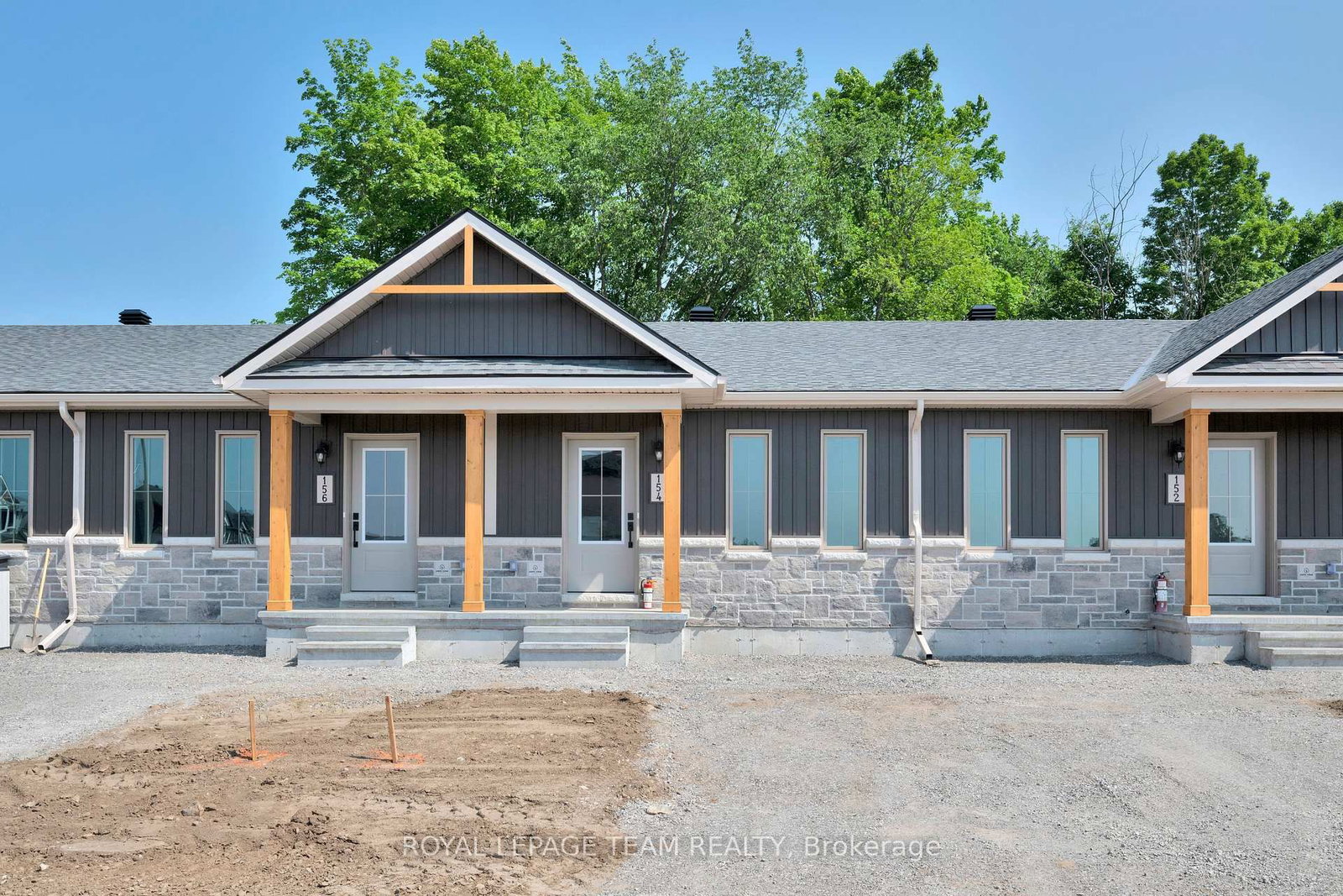 142 Doctor Agnes Craine Drive • Smiths Falls, ON photo 1