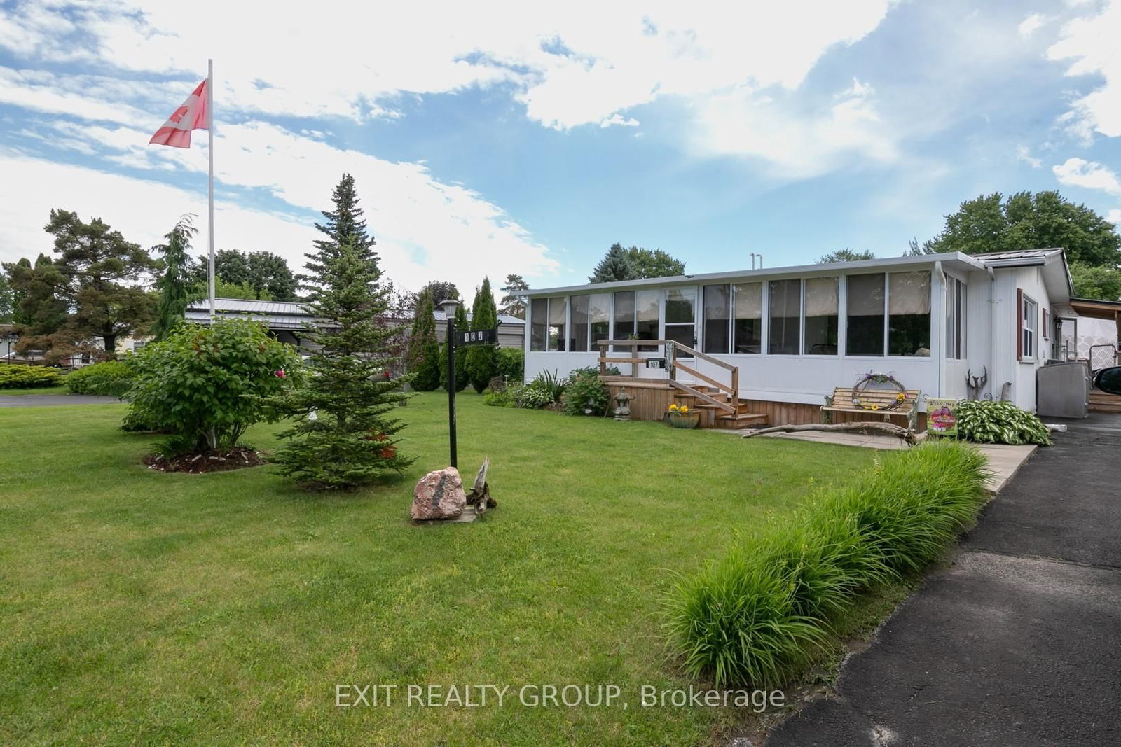107 Eastview Boulevard • Quinte West, ON photo 2