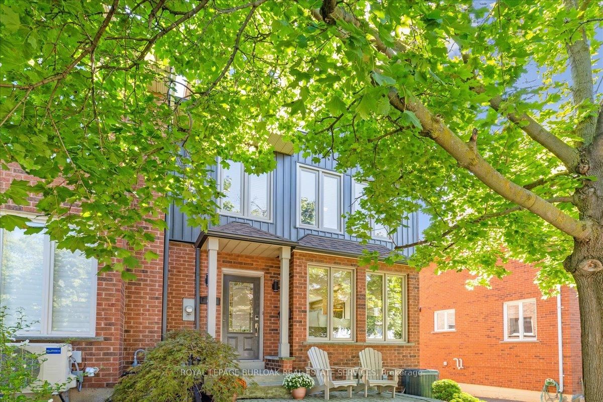 44 Sunvale Place • Hamilton, ON photo 3